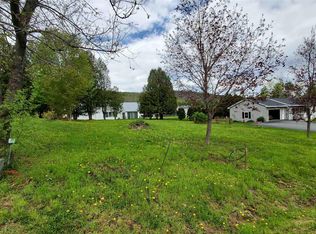 4 Vermont Dr, White River Junction, VT 05001