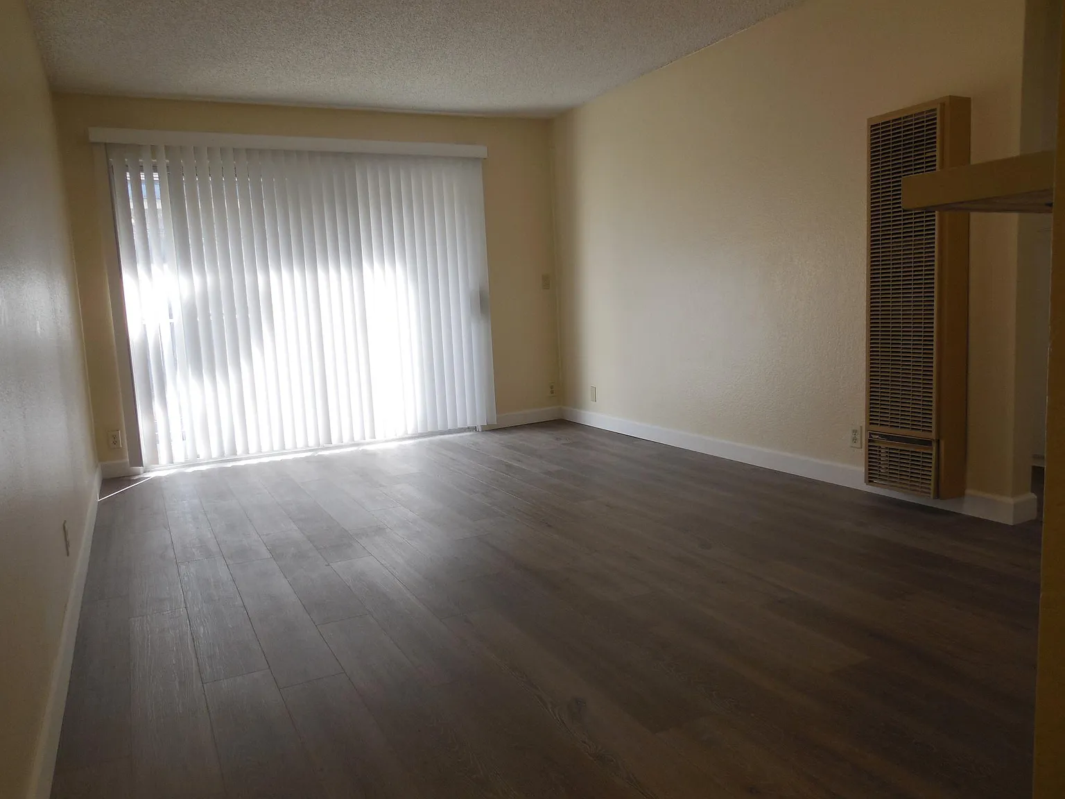 833 Gaviota Ave — Photo 2