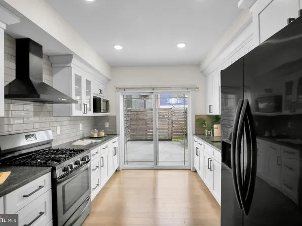 1909 E Arizona St, Philadelphia, PA 19125