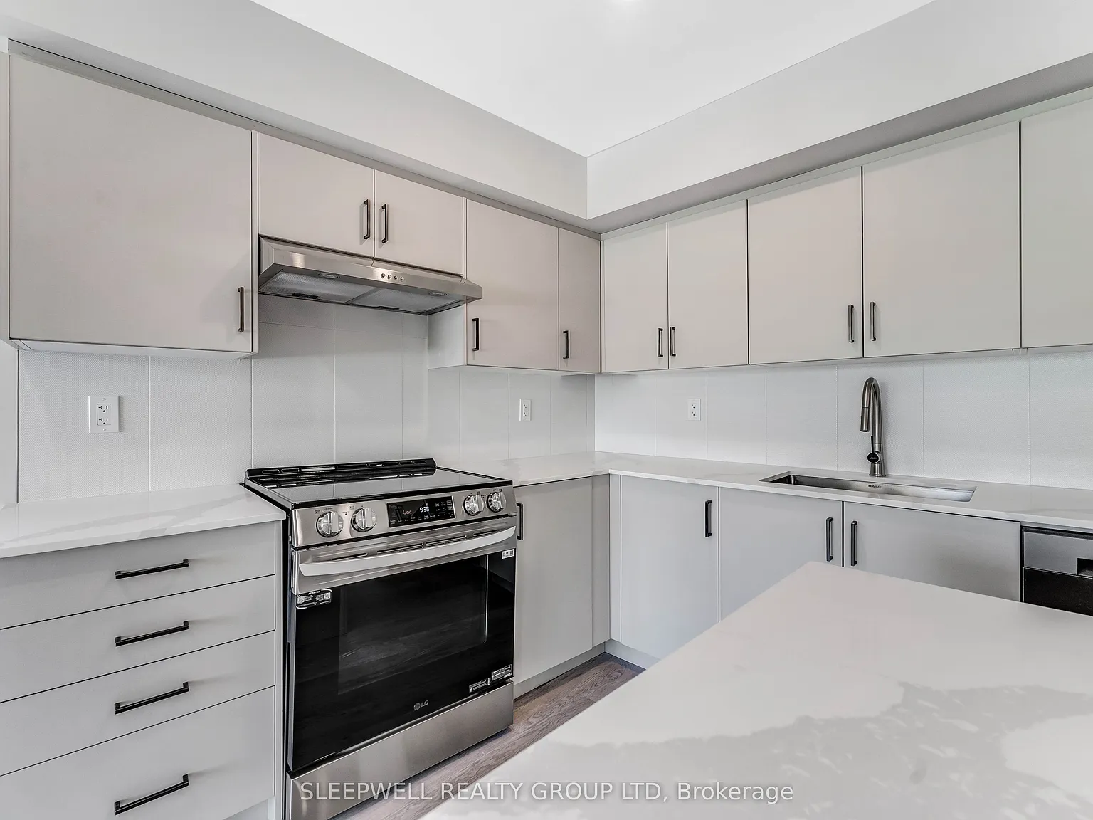 2 bed, $2,800 — Photo 4