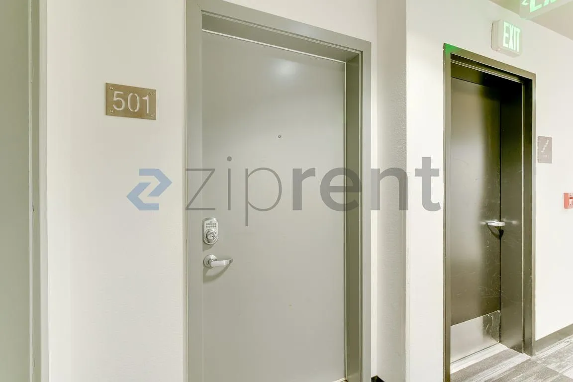 2 bed, 975 sqft, $3,300 — Photo 3