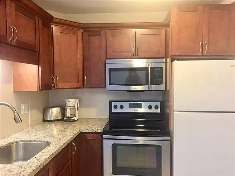 3220 NE Bayview Dr #102 — Photo 6