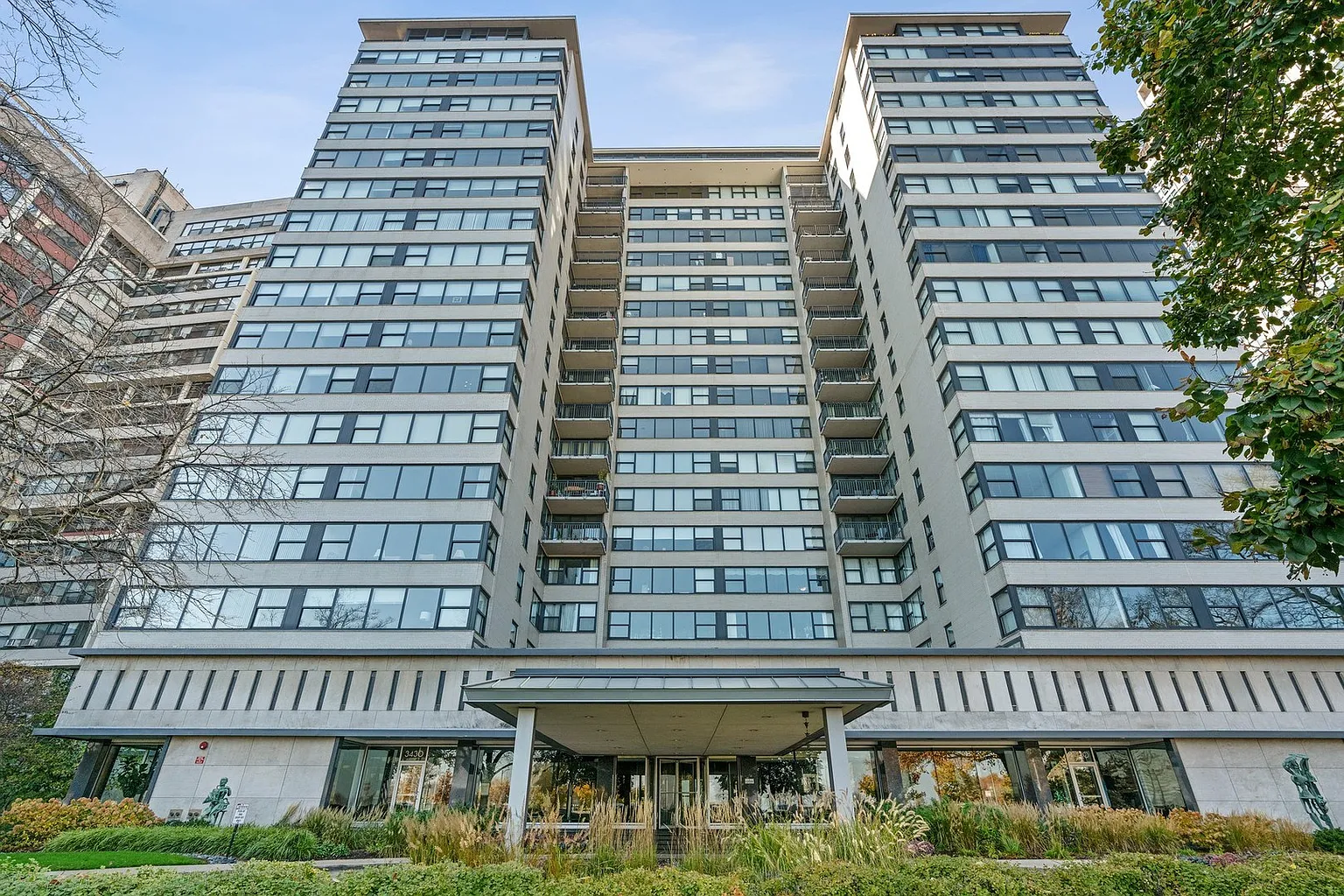 3440 N Lake Shore Dr APT 3B photo 1