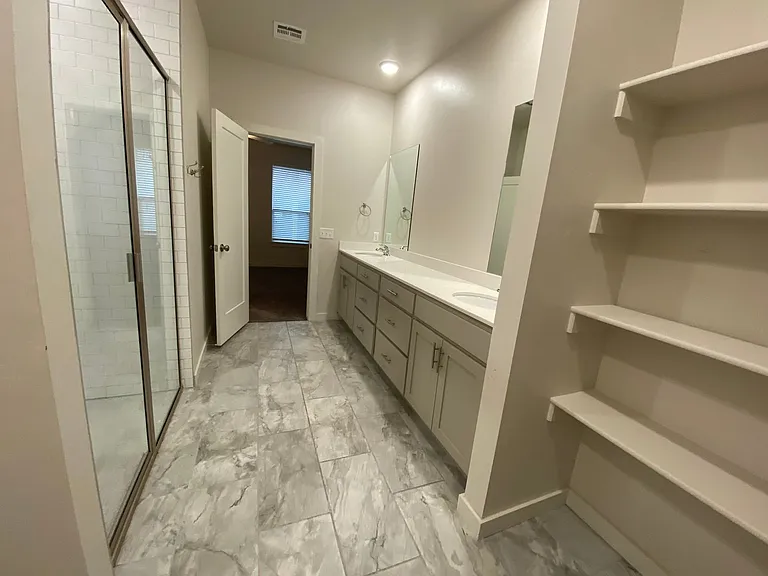504 Martina Ln — Photo 27