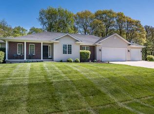 1702 Timber Ridge Dr, Port Byron, IL 61275