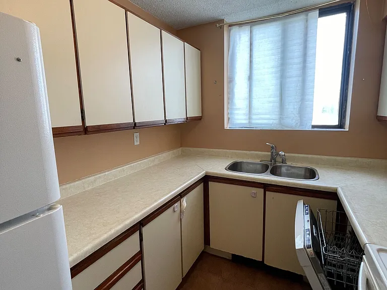 99 Blackwell Ave #803 — Photo 9