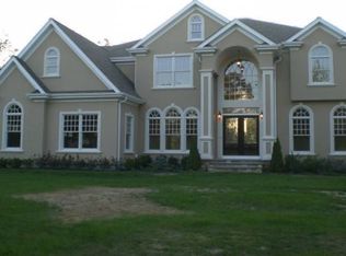 116 E Bayberry Rd, Islip, NY 11751