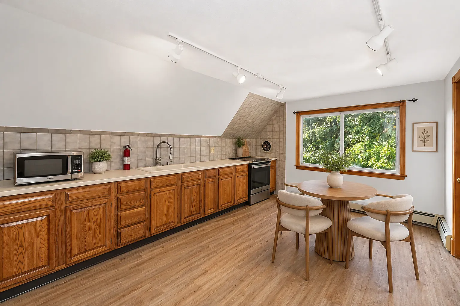 2 bed, 1100 sqft, $2,650 — Photo 3