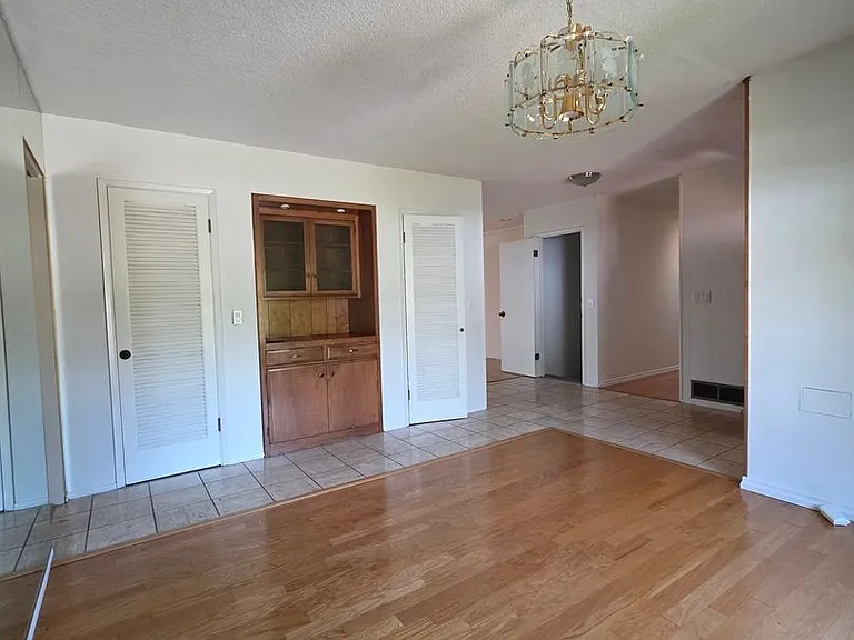6437 Elmhurst Dr — Photo 12