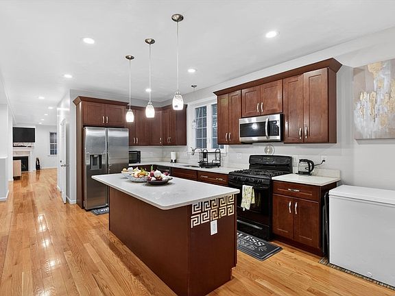 3rd image of 99 Dudley Rd