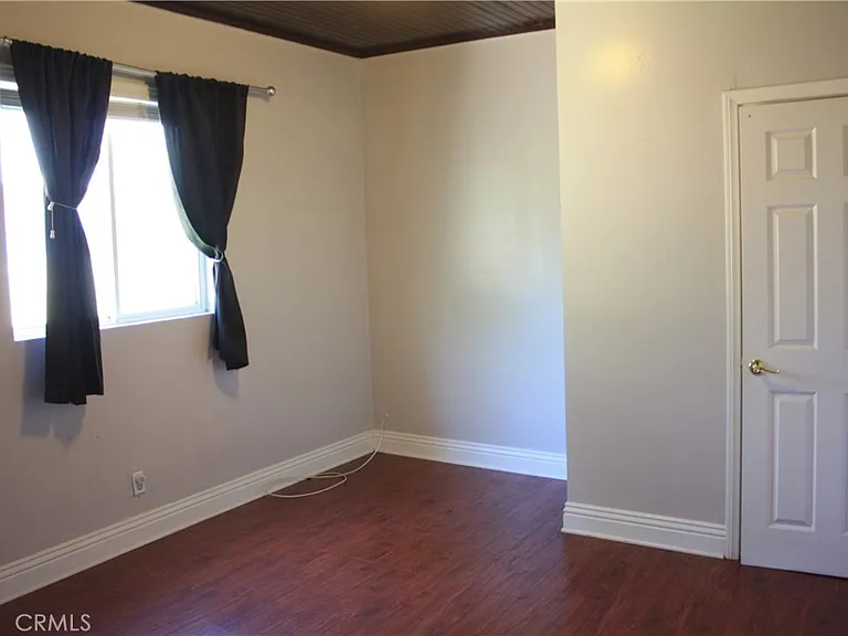507 W State St — Photo 13