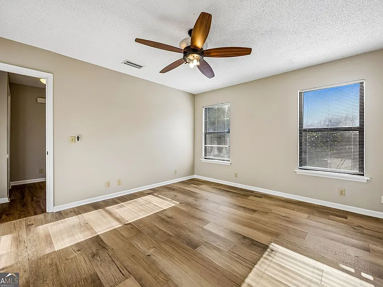 132 Woodvalley Dr — Photo 30