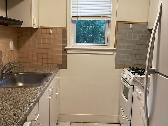 5th image of 726 N Nelson St APT 2