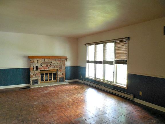 3rd image of 520 Wilson Ave