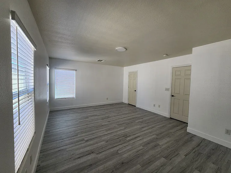 10256 Franford Ct — Photo 35