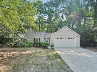 1090 Creekwood Cv, Lawrenceville, GA 30046