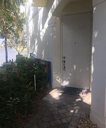 4th image of 1427 NW 34th Way