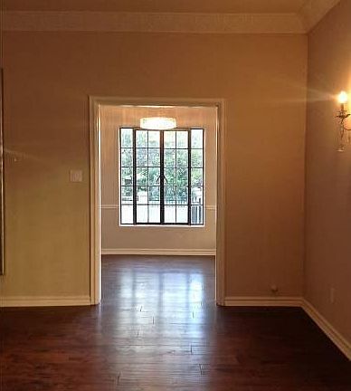 4th image of 555 N Rossmore Ave APT 201