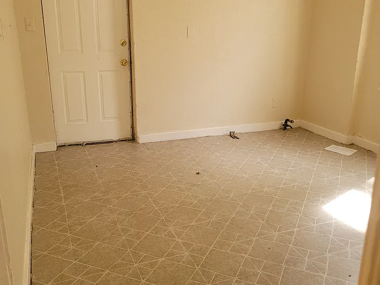 1524 Agnes St — Photo 6