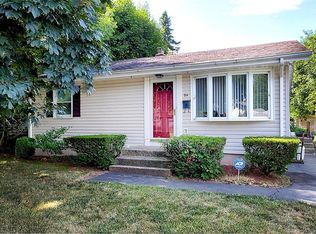 94 Village Cir, Hamden, CT 06514