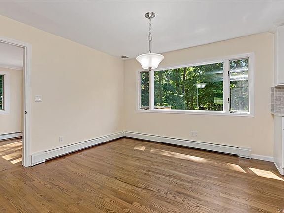 5th image of 2955 Quinlan St