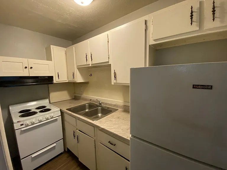 1005-1007 Joseph St — Photo 7
