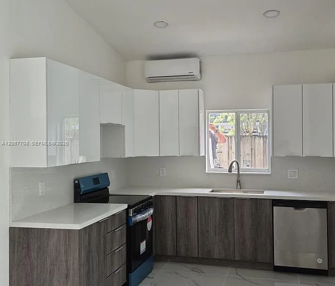 111 NE 45th St — Photo 7