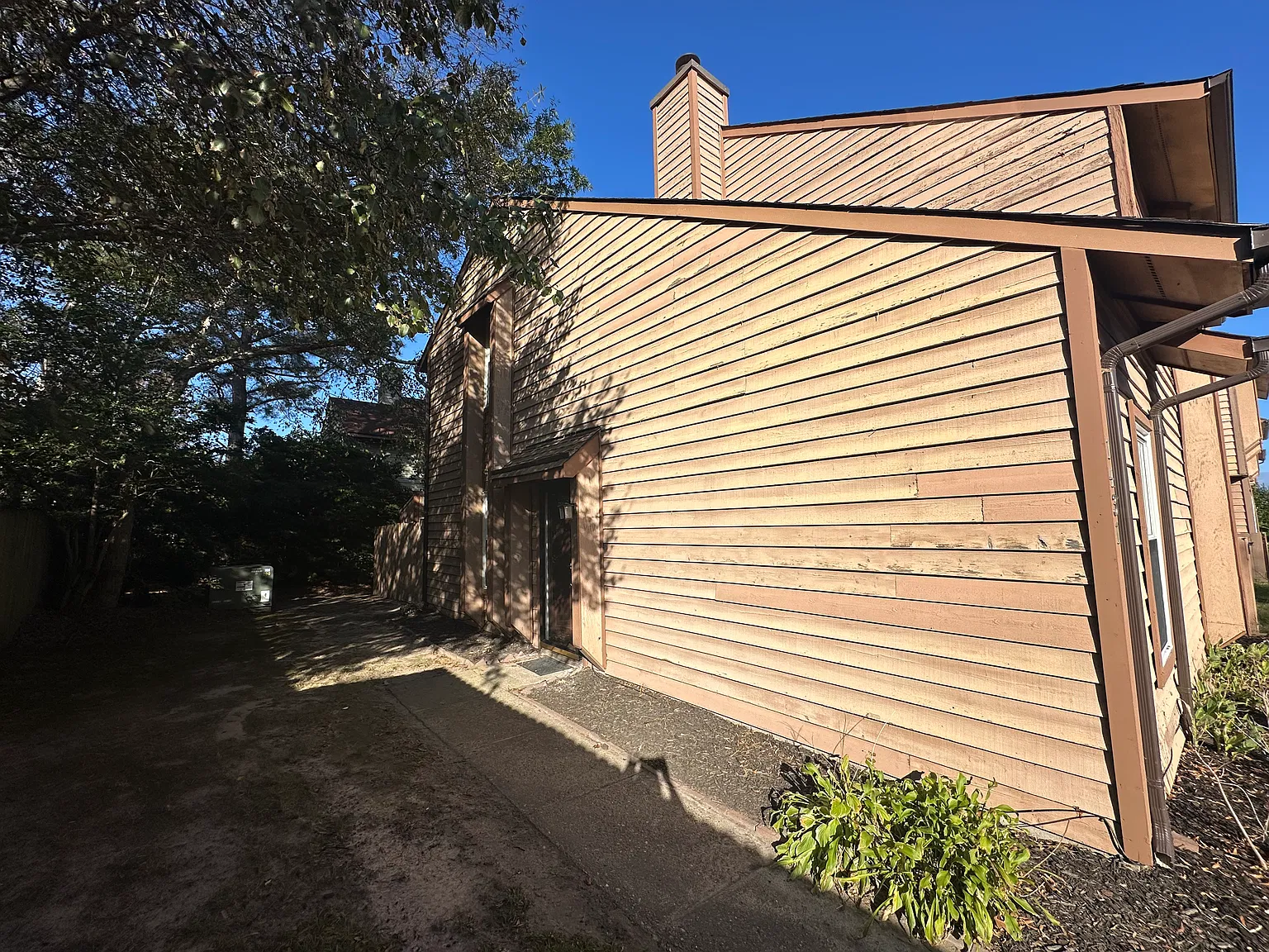 3 bed, 1394 sqft, $2,095 — Photo 2