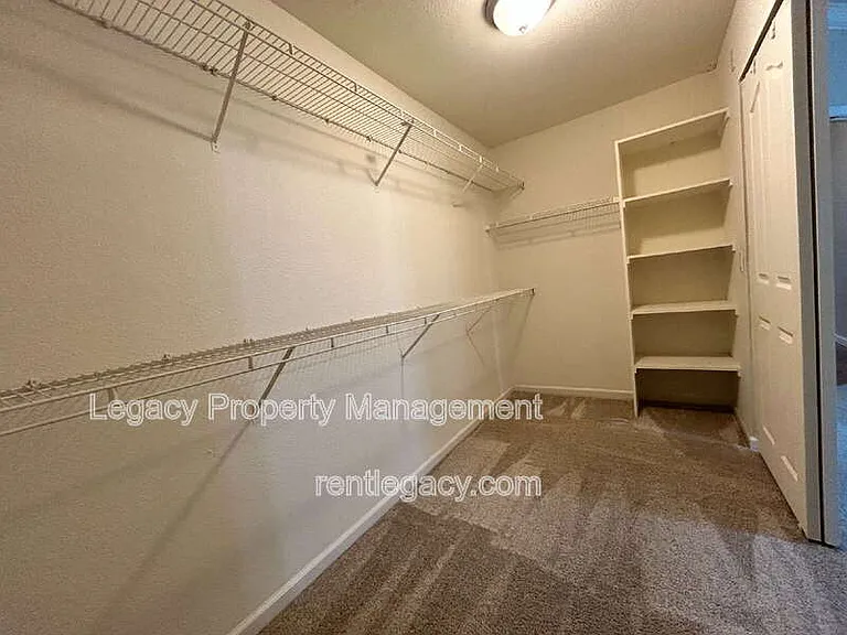 523 Cascade Dr — Photo 16