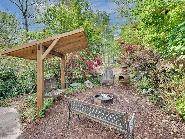 2774 Overlook Dr NE — Photo 4