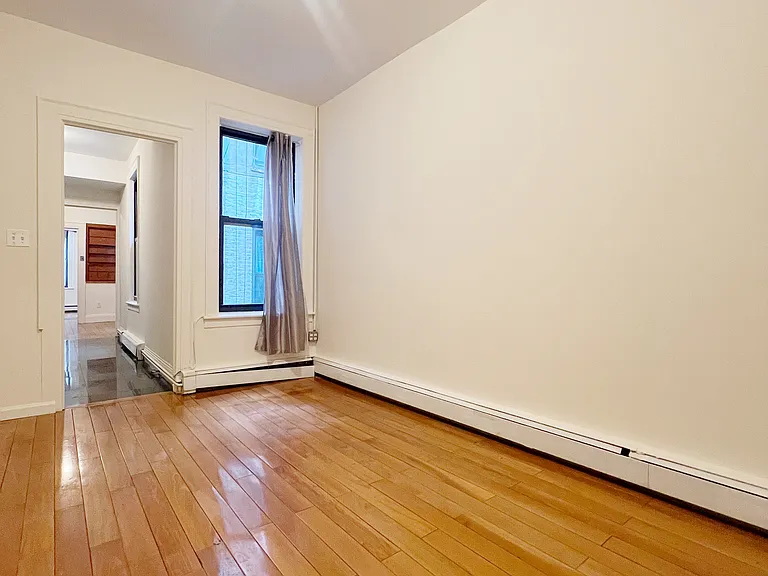 1704 Gates Ave #2R — Photo 4
