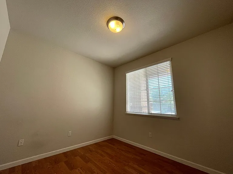 444 Lone Spur Dr — Photo 5