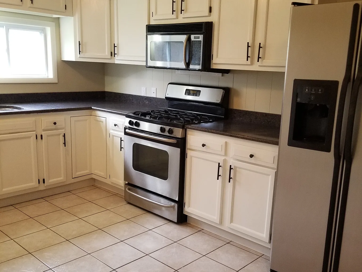 3 bed, 1.5 bath, 1438 sqft, $2,150 — Photo 4