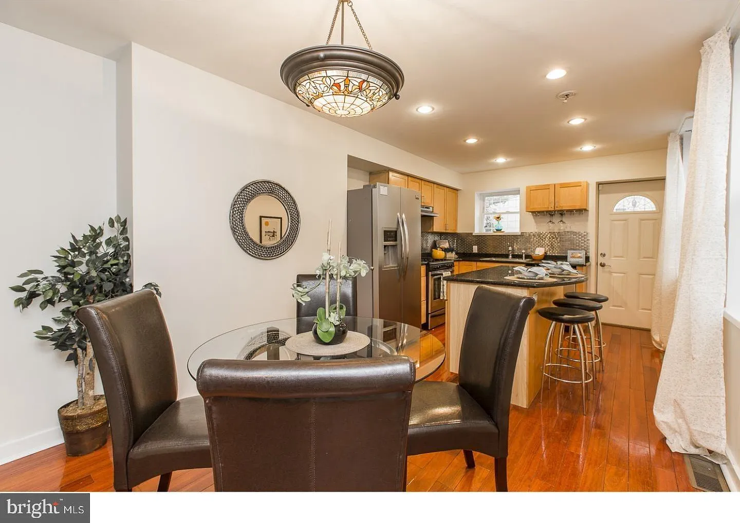 3 bed, 2.5 bath, 1720 sqft, $3,000 — Photo 3