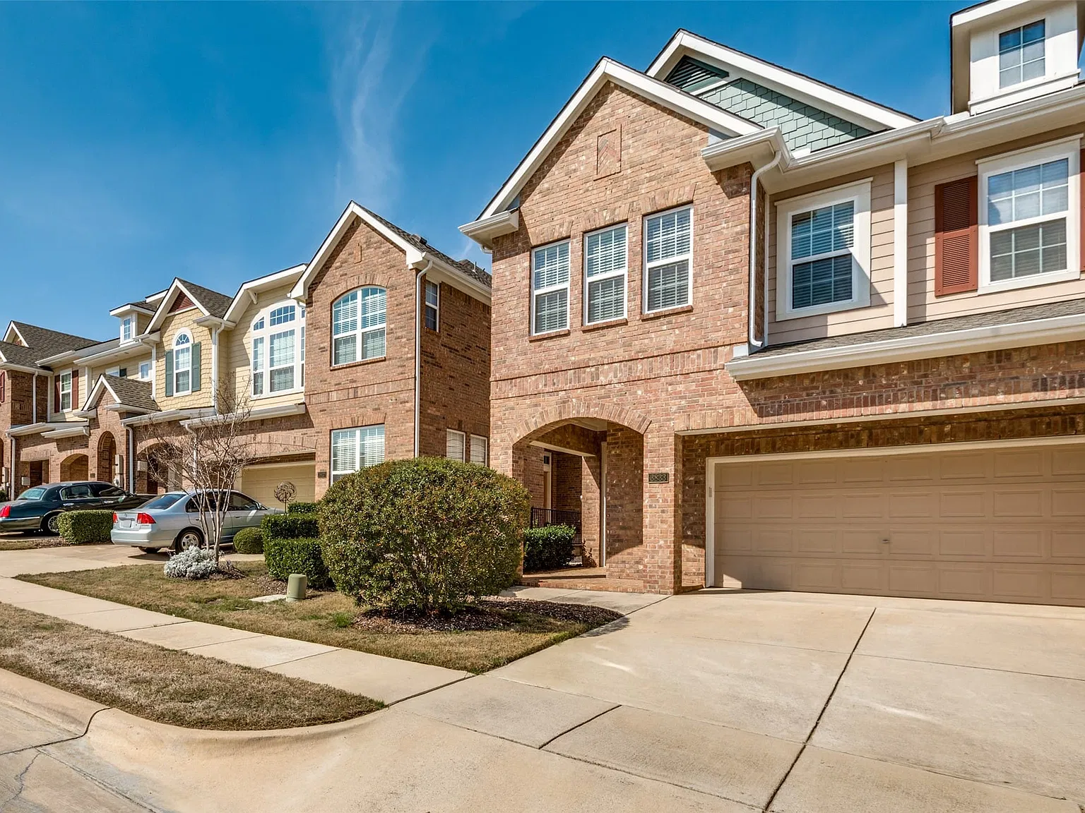 3 bed, 2.5 bath, 1800 sqft, $2,500 — Photo 1