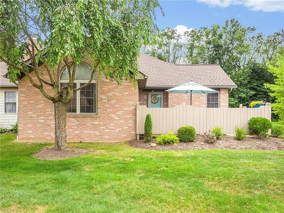 1st image of 327 Greenbriar Dr
