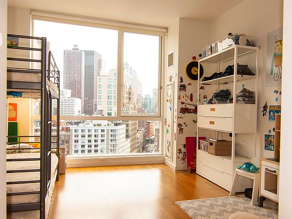 5th image of 200 Chambers St APT 14D