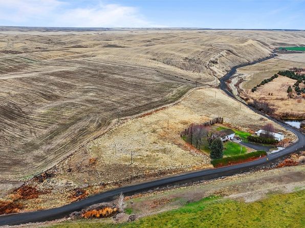 697 Conrad Road, Touchet, WA 99360