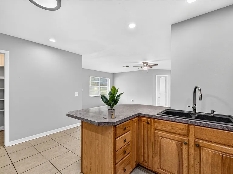 12435 Clear Lake Dr — Photo 7