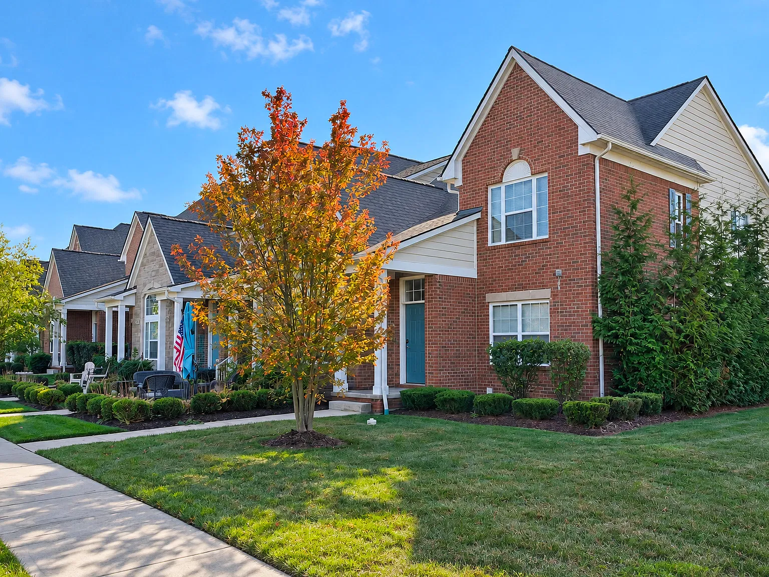 3 bed, 2.0 bath, 1884 sqft, $2,700 — Photo 2