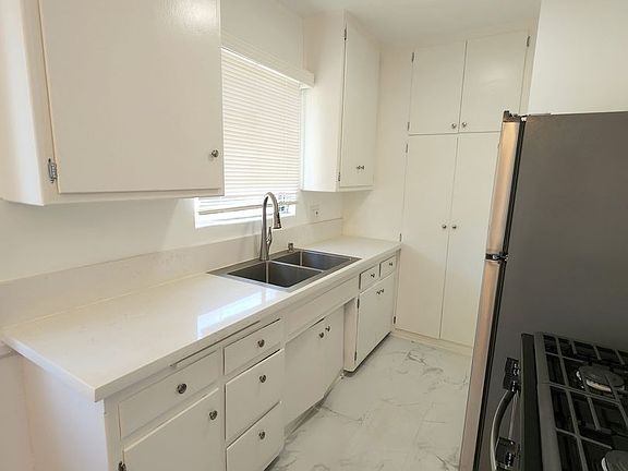 4th image of 1010 N Orange Grove Ave #5