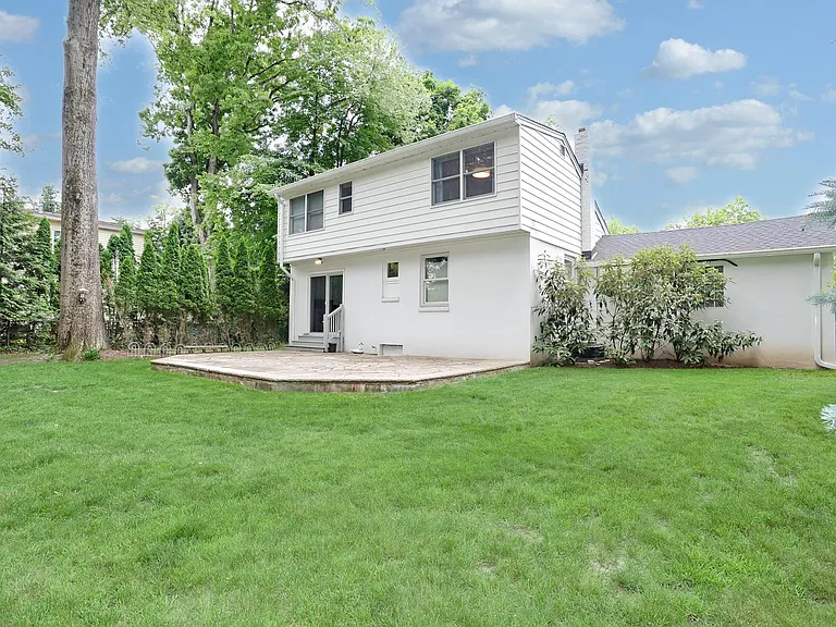 324 Godwin Ave — Photo 12