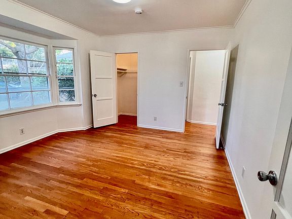 4th image of 12154 Burbank Blvd
