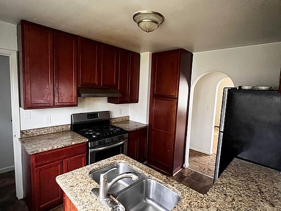 3rd image of 1029 Sterling Dr