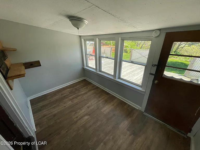 222 Honey Pot St — Photo 6