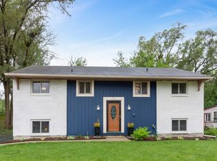 121 Vernon Dr, Bolingbrook, IL 60440