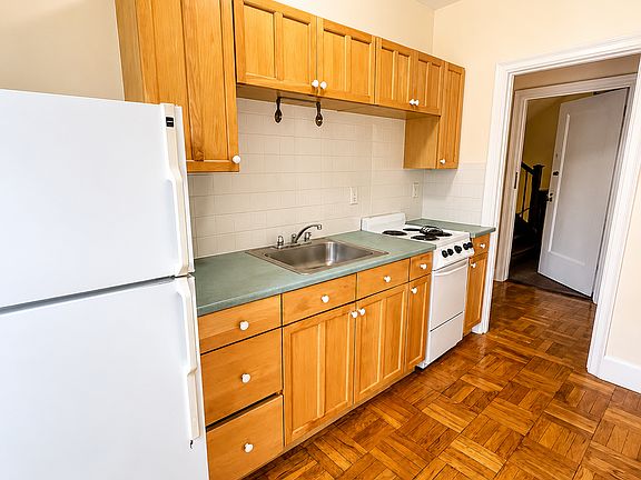 4th image of 2-8 Elmwood Ave #45