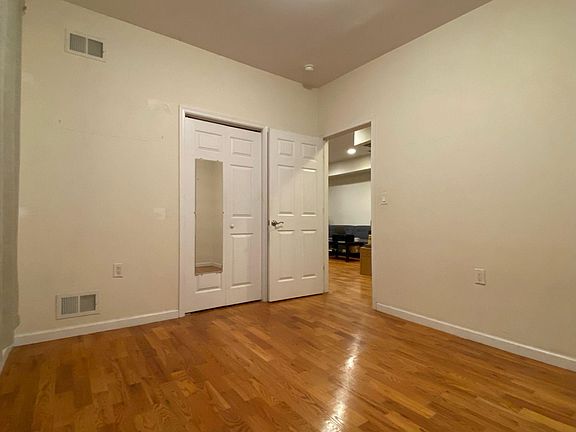 3rd image of 844 Bergen Ave APT 2R