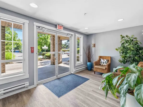 2435 Center St #405, Abbotsford, BC V2T 2N4