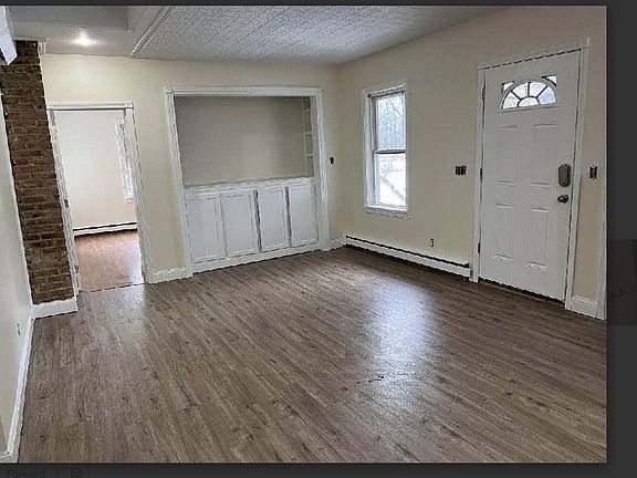 4th image of 14 Lawrence Ave #2